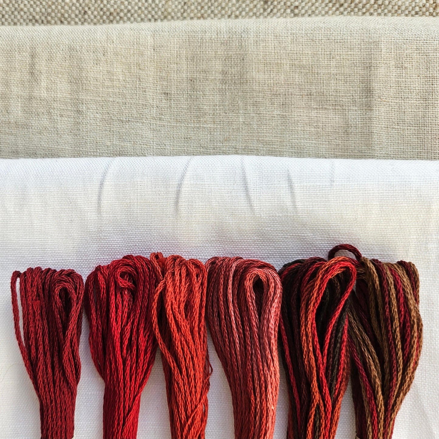 Linen and Thread Stash Builder - White/Red