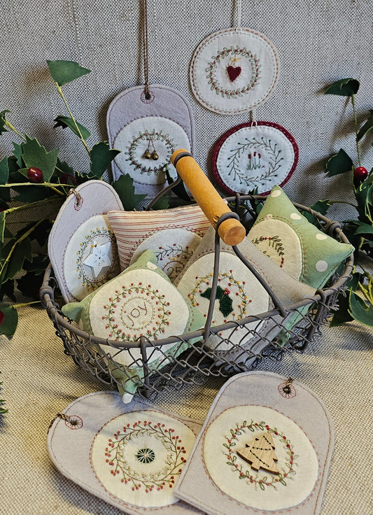 Ten Little Christmas Wreaths Digital Pattern